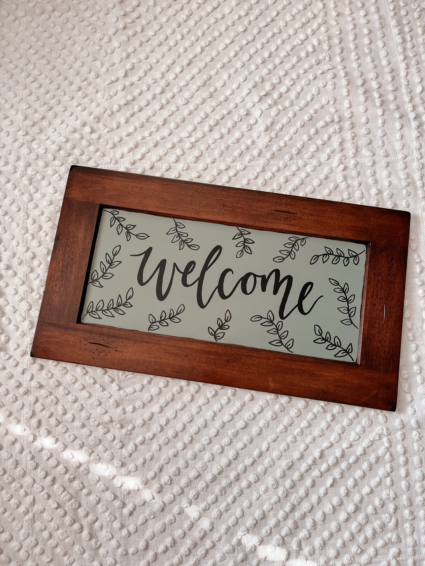 Leaf Welcome Sign